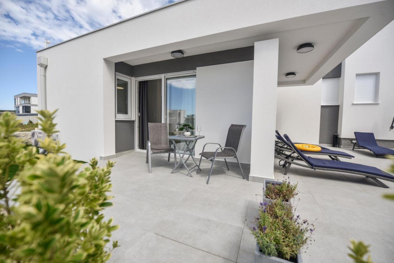 Pool Apartments & Rooms Mare Novalja Exterior foto